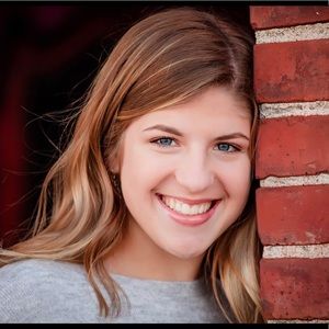 Meet your Posher, Abbey